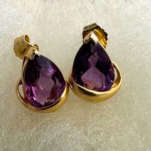 Pear Teardrop Amethyst stud earrings 14k yellow gold